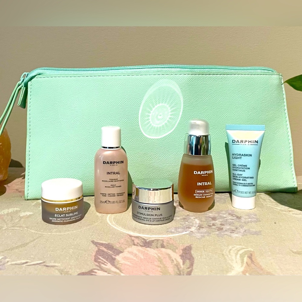 DARPHIN Essential Beauty Bag